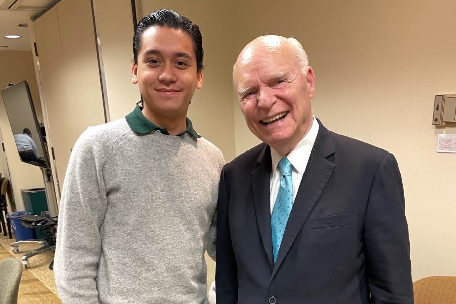 Isaac tuvo la oportunidad de conocer a Brian Lamb, CEO de C-SPAN.