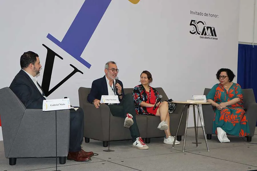 Gabriel Nieto, Edgar San Juan, Verónica Triana y Erika Avila compartieron sus experiencias en el foro las Mil formas del libro.