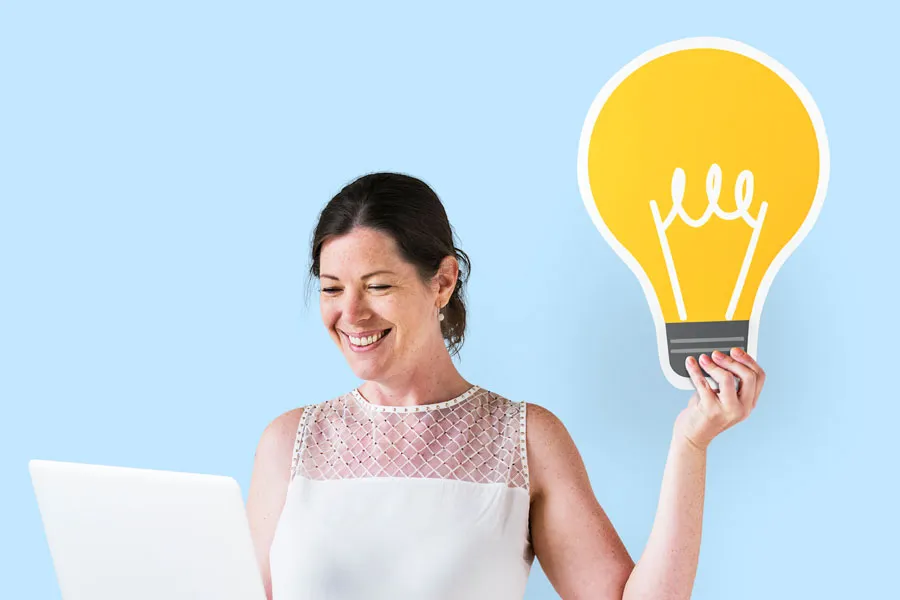 mujer con foco de emprendimiento