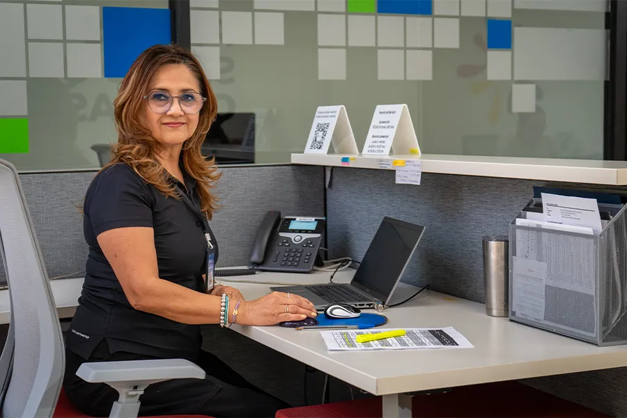 Mujer Tec colaboradora.
