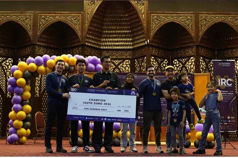 Competencia en Kuala Lumpur, EXATEC junto a Lucas Tetsuya y sus hijos. Foto: Cortesía.