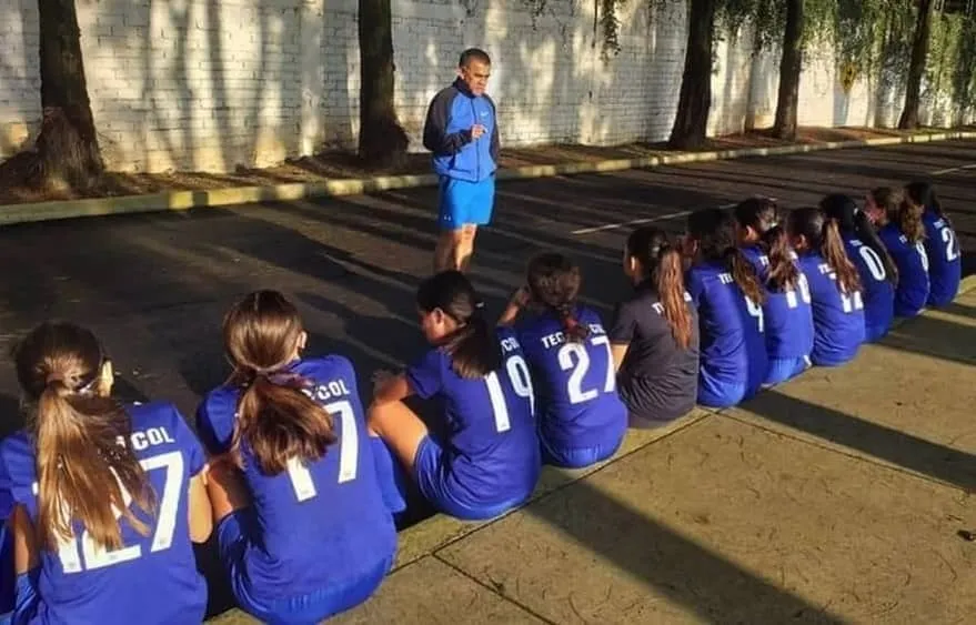 Neto Santana coach de futbol soccer de PrepaTec Colima lleva equipo a primer lugar