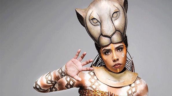 Fela Domínguez actriz y cantante mexicana en su papel de Nala en el Reyl León