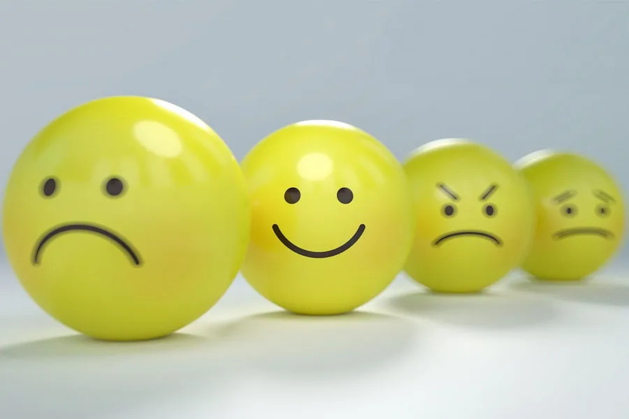 esferas amarillas con caritas con distintas emociones