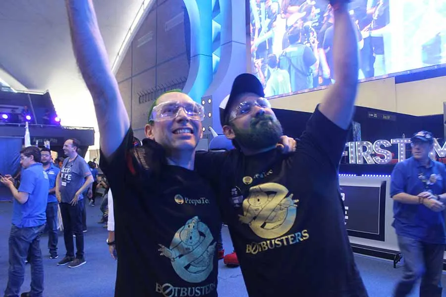 Francisco Guerra, líder nacional de robótica de PrepaTec, en regional de FIRST.