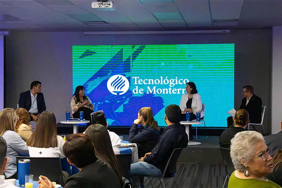 Un panel abordó el presente y el futuro de los contadores públicos en el Tec de Monterrey campus Laguna