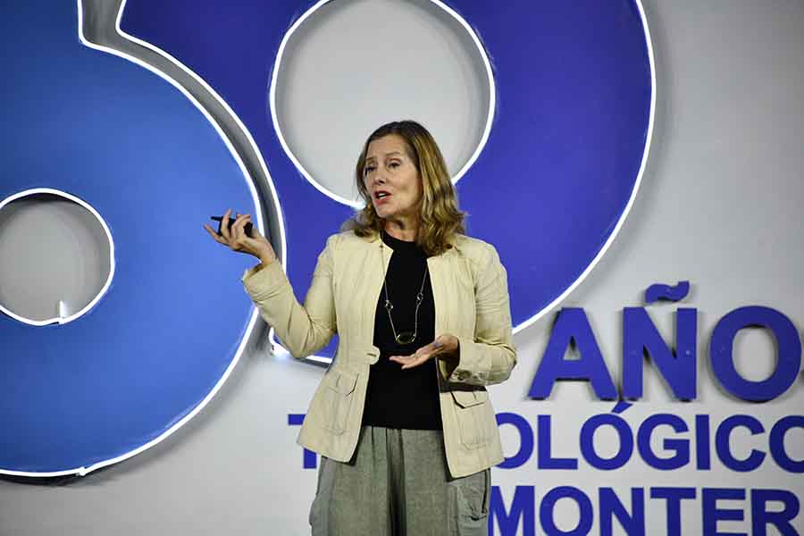 Paola Antonelli, en conferencia de Inspirar para Transformar del Tec de Monterrey.