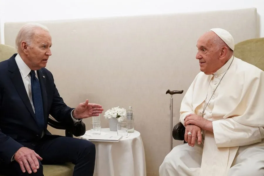 Papa Francisco con expresidente Joe Biden