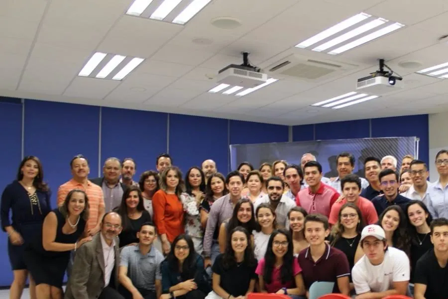Participantes de Semestre i, profesores, alumnos y padres de familia.