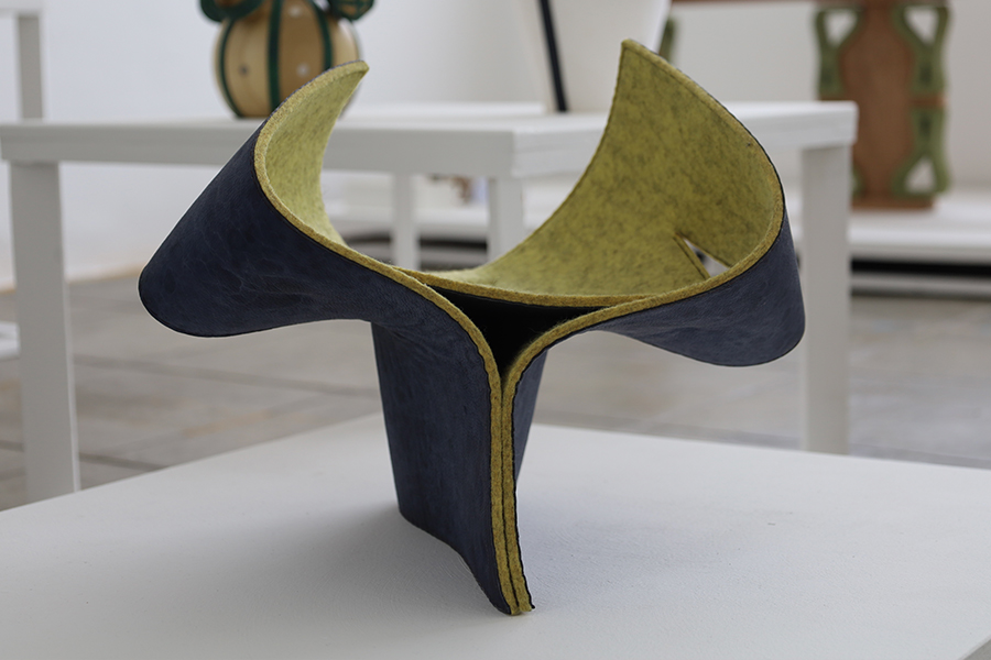 Porta zapatos Pie-dora diseñado por Sara Castañeda con biomaterial Celium y fieltro alemán.