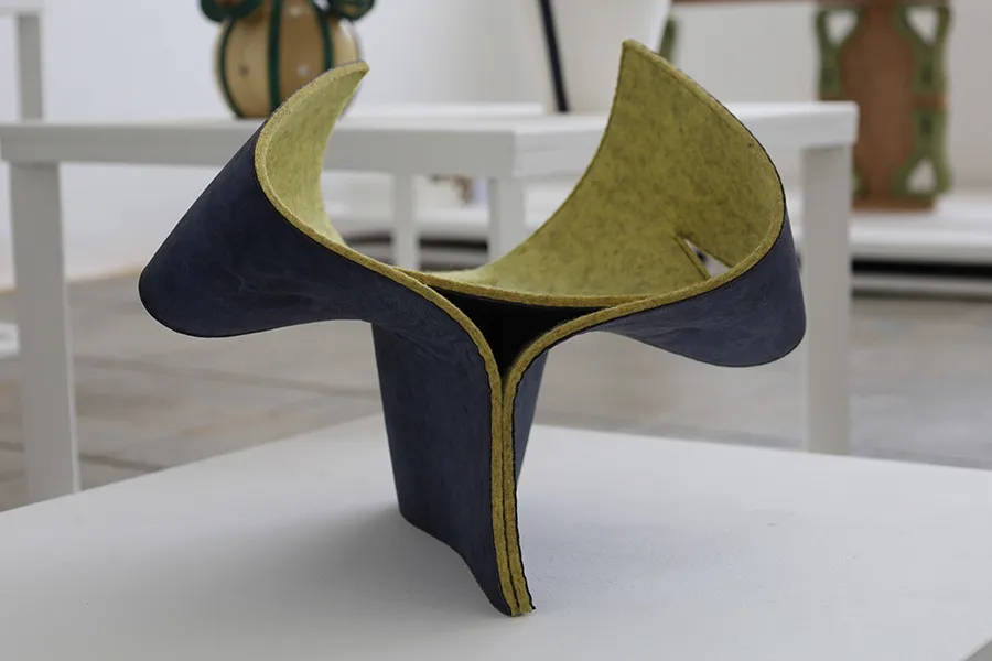 Porta zapatos Pie-dora diseñado por Sara Castañeda con biomaterial Celium y fieltro alemán.