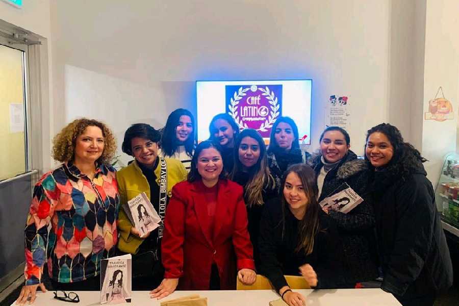 Marlenne Barajas y Gabriela Fernández en Montreal, Canadá con la Alianza de Comercios Mexicanos.