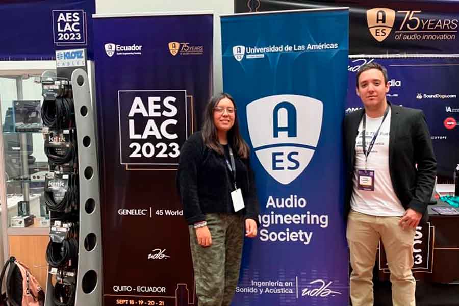 El profesor Flavio y la EXATEC Andrea Hernández participando en la AES
