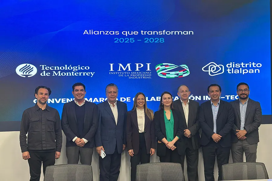 Directivos del Tec y el IMPI. Foto: Lorenzo Cobo.
