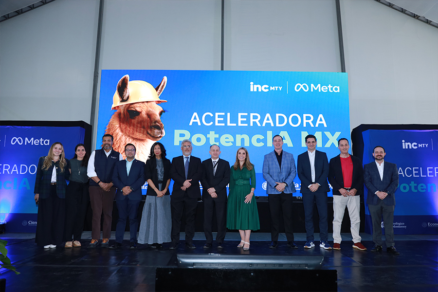 Autoridades del Tec de Monterrey y Meta durante el lanzamiento de la Aceleradora PotencIA MX en la Tech Week 2025.