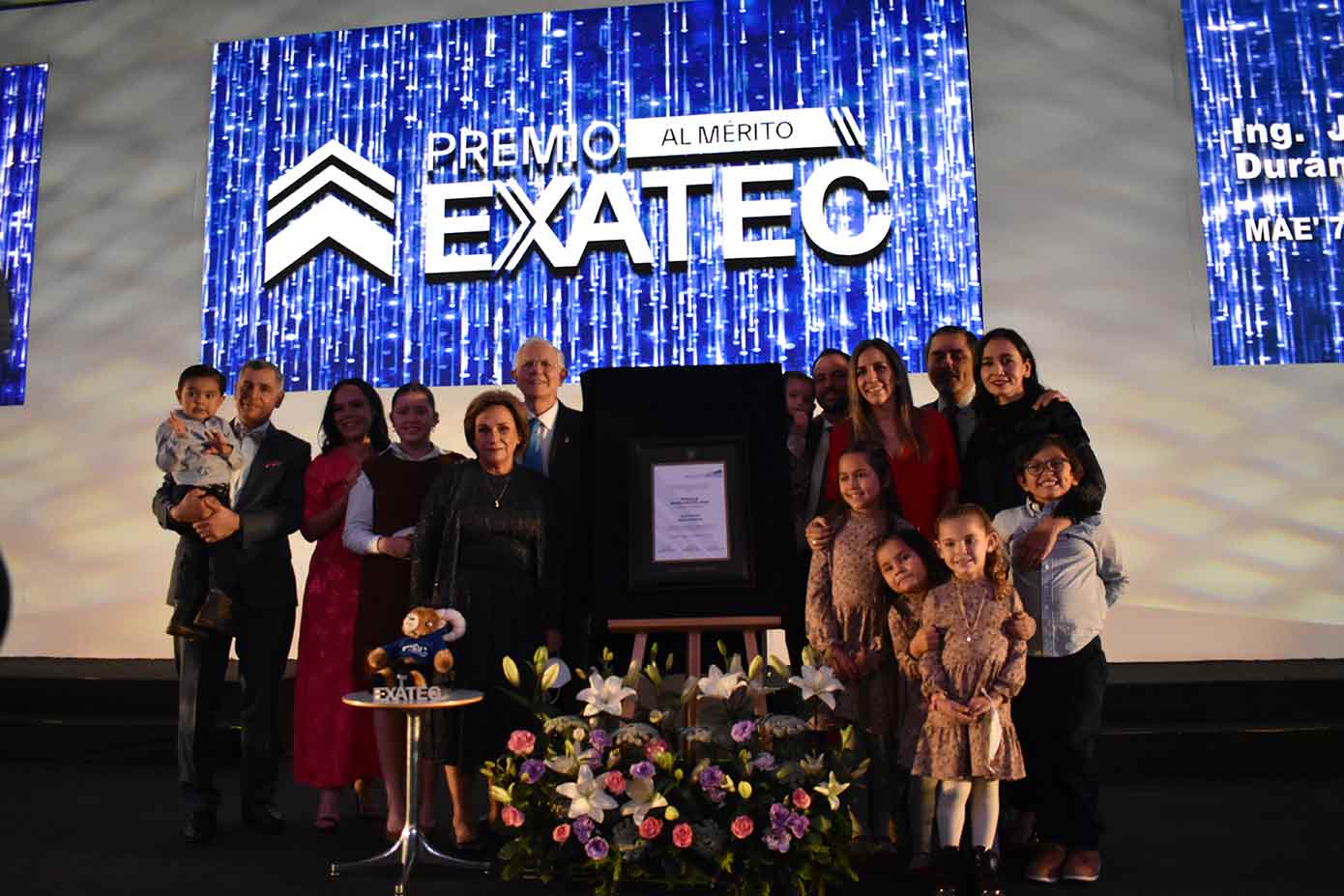 Tec Guadalajara entrega Premio Mérito EXATEC a Juan Manuel Durán.