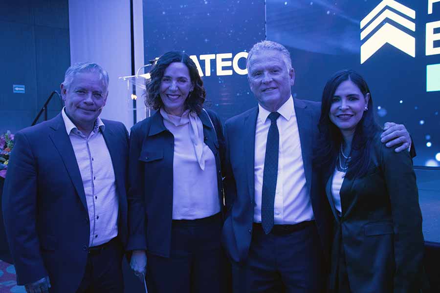 Premio Mérito EXATEC para Alfonso Pompa en el Tec Guadalajara.