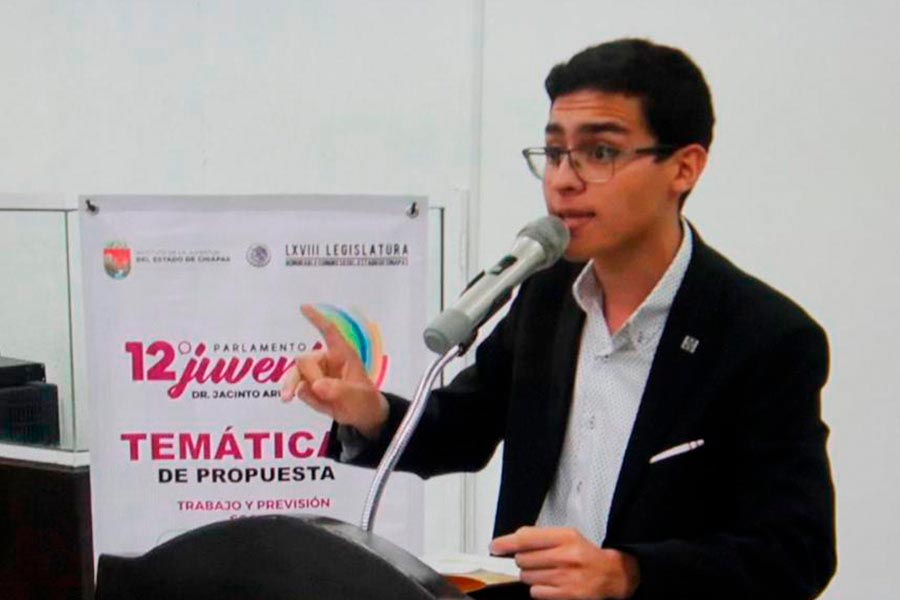 Rodrigo Culebro, estudiante PrepaTec que destaca en oratoria