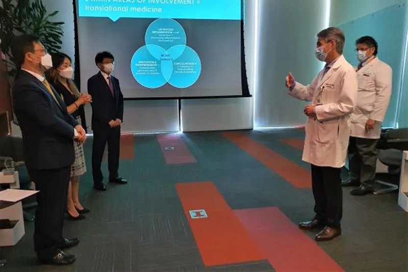 Guillermo Torre y Servando Cardona durante la presentación con representantes de NovoCellBio.