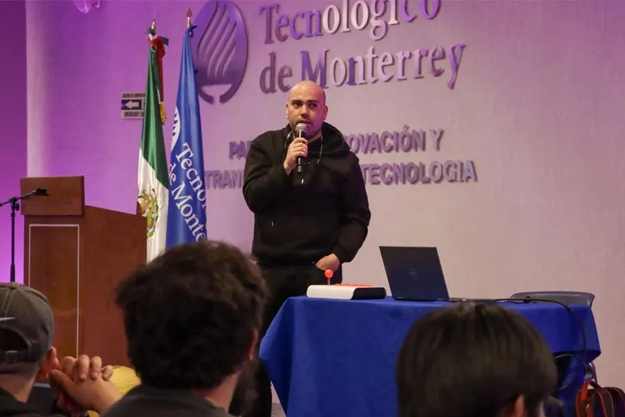 Presentación de videojuegos en el evento estudiantil en campus Chihuahua