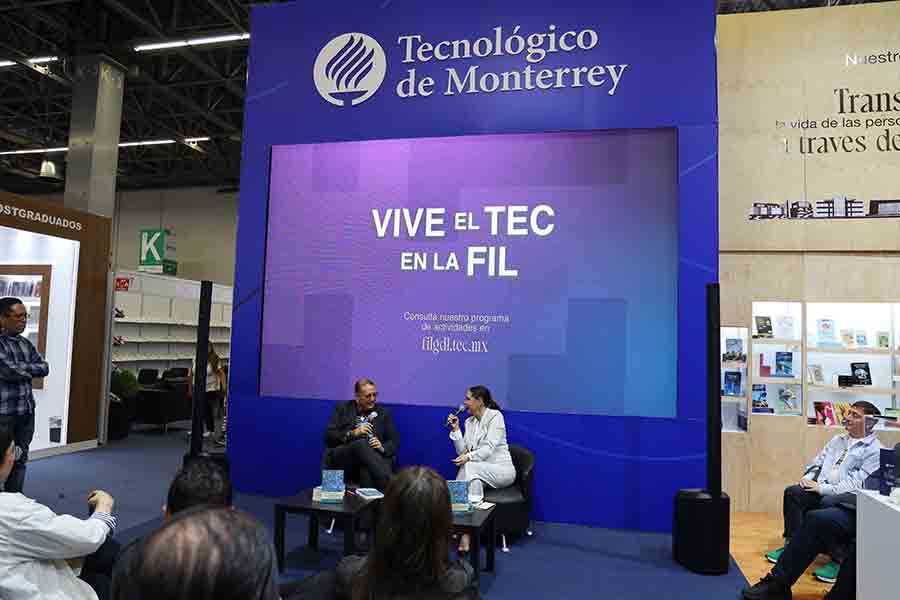 Libro Te Hace Sentido, presentado en el stand del Tec en la FIL Guadalajaara 2025.