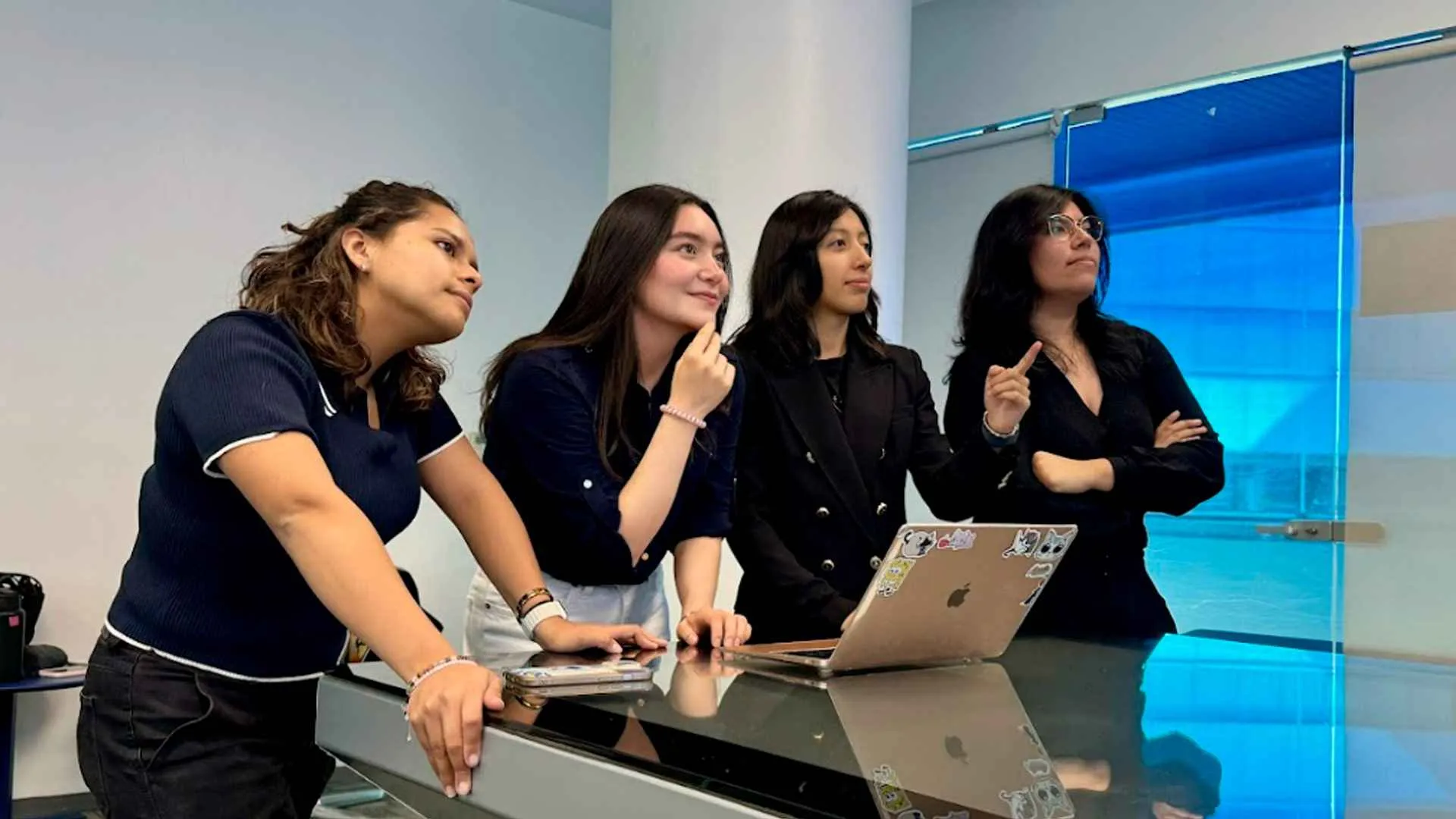 Alumnos ganan concurso internacional con propuesta de mejora farmac&eacute;utica