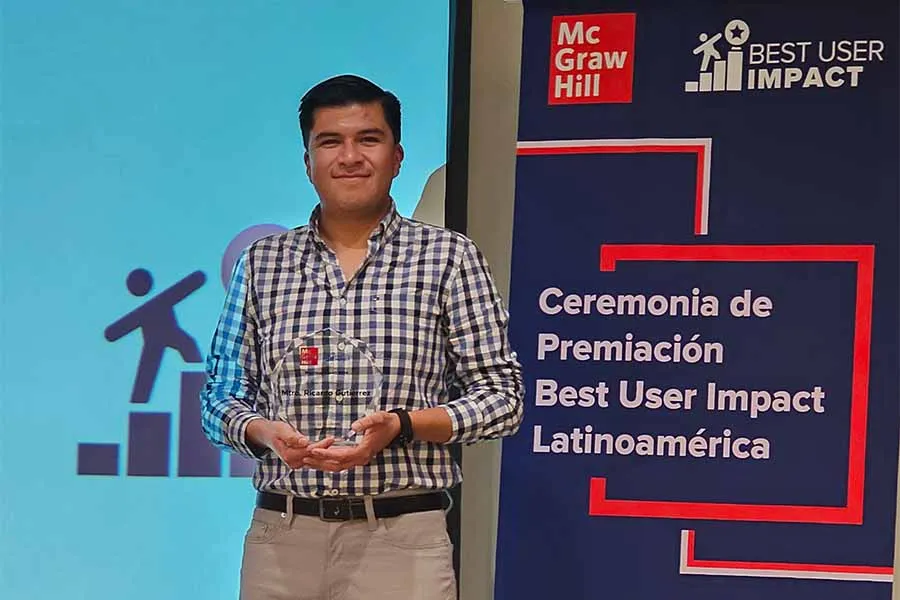 Premian a profesor de PrepaTec por su impacto en educación digital