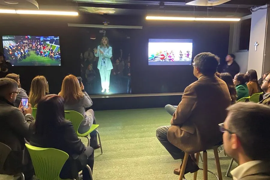 profesor holograma doc uc chile