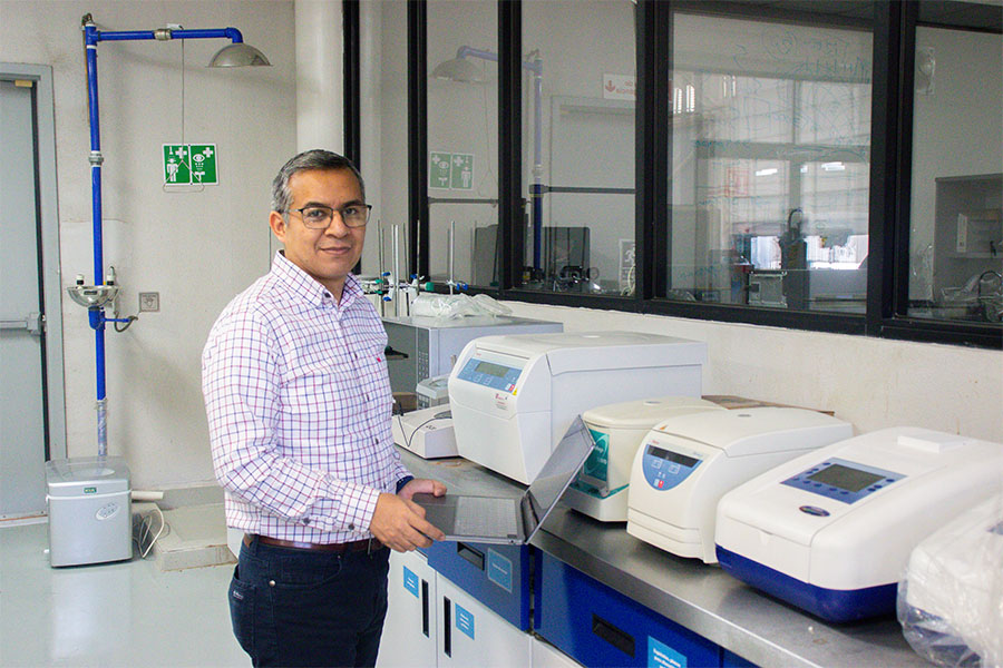 Profesor mexicano sigue trabajando en investigación sobre programación y salud