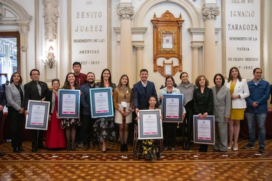 Ariadna recibe el premio por la inclusión de personas con discapacidad en Puebla
