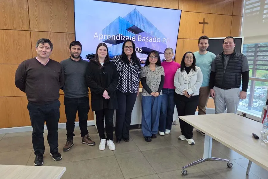 Profesores Tec junto equipo de profesores de la UCSC. Foto: Cortesía UCSC