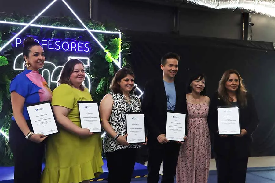Profesores de PrepaTec Monterrey reconocidos en la ceremonia del Día del Maestro.  