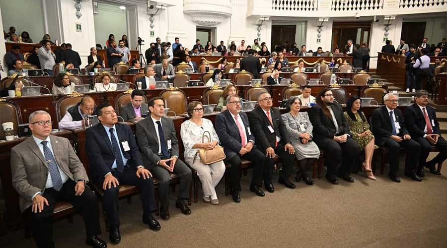 Profesores reciben Medalla al Mérito Docente