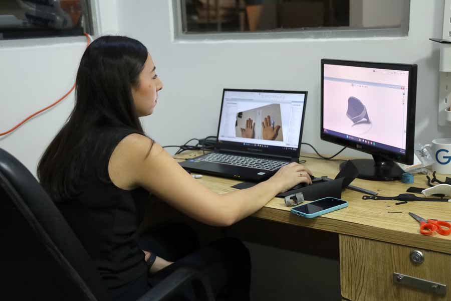 Prótesis de mano creadas en emprendimiento de EXATEC del Tec Guadalajara.