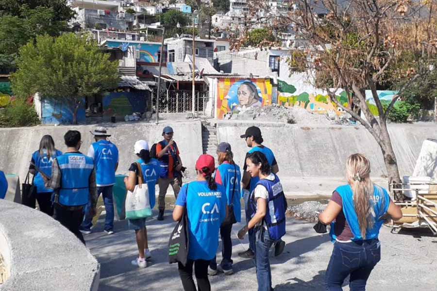 Voluntarios trabajando en la Iniciativa Campana-Altamira.