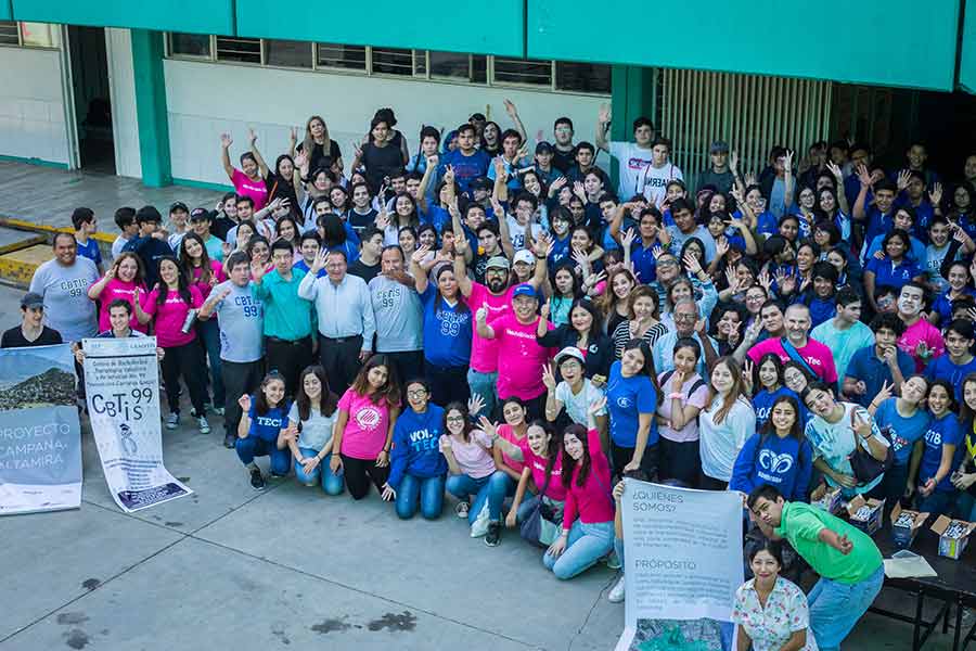 Alumnos y voluntarios Tec en el proyecto Campana-Altamira