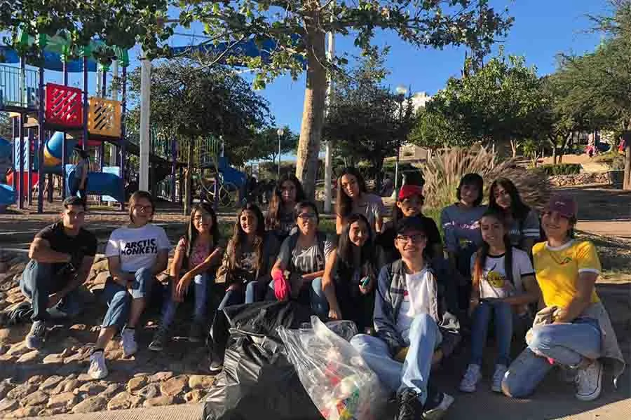 Parte del grupo de jóvenes voluntarios