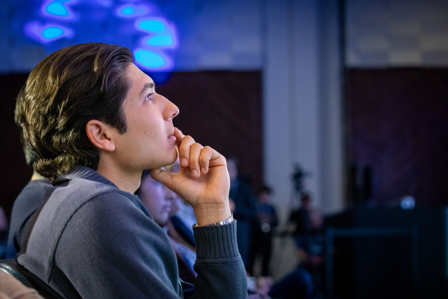 Estudiantes y emprendedores &mdash;entre ellos comunidad EXATEC&mdash; escuchan la conferencia sobre liderazgo, productividad y bienestar durante incMTY