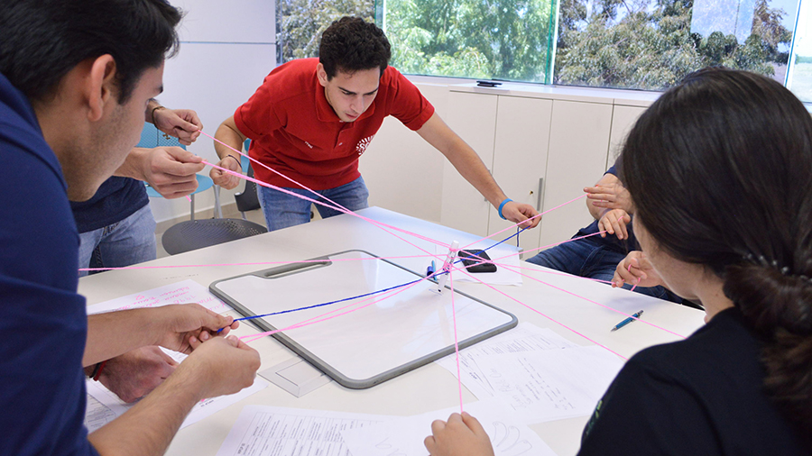 alumno en clase de retos