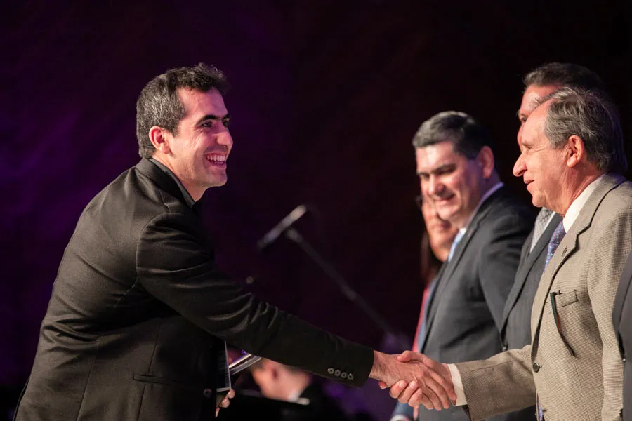 Rafael fue distinguido por su investigación sobre la aberración esférica