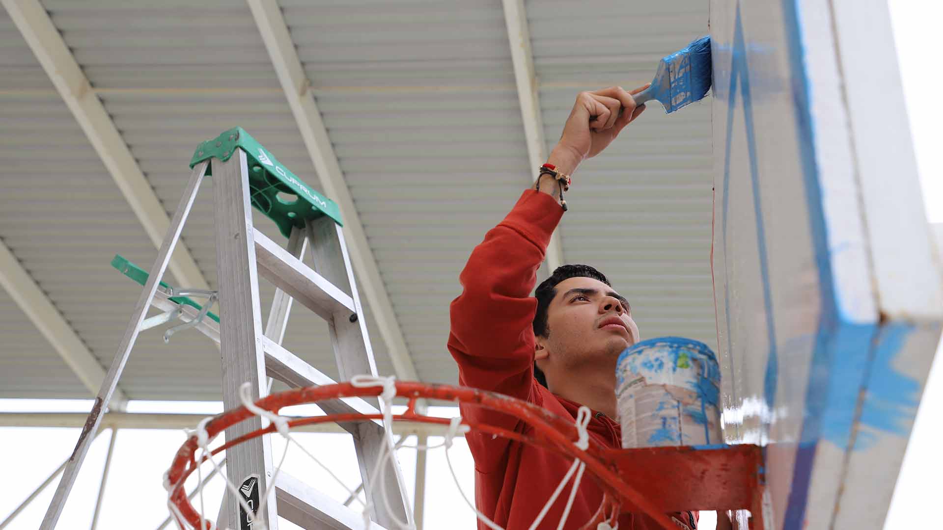 Alumno del Tec de Monterrey trabajando en Casa del Niño Torreón