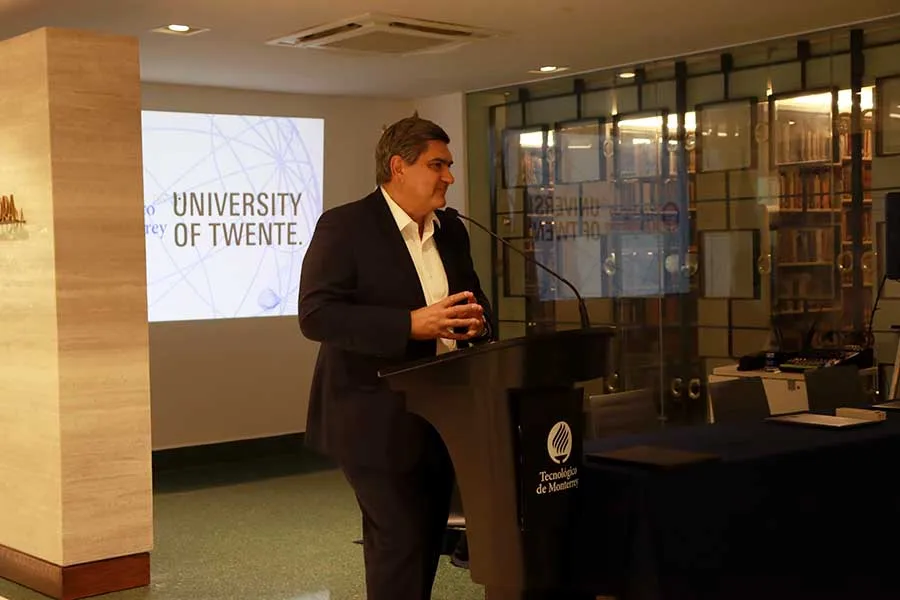 El rector y presidente ejecutivo del Tec, David Garza ofreció un mensaje de bienvenida. FOTO: Alessandra Meneses