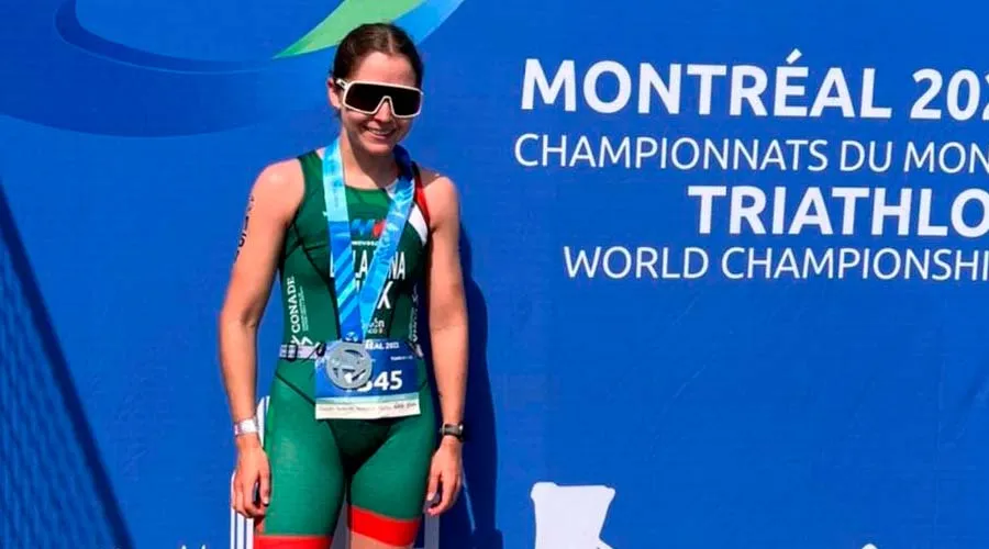 Primer oro mundial de Regina de la Peña en mundial de triatlón 2022
