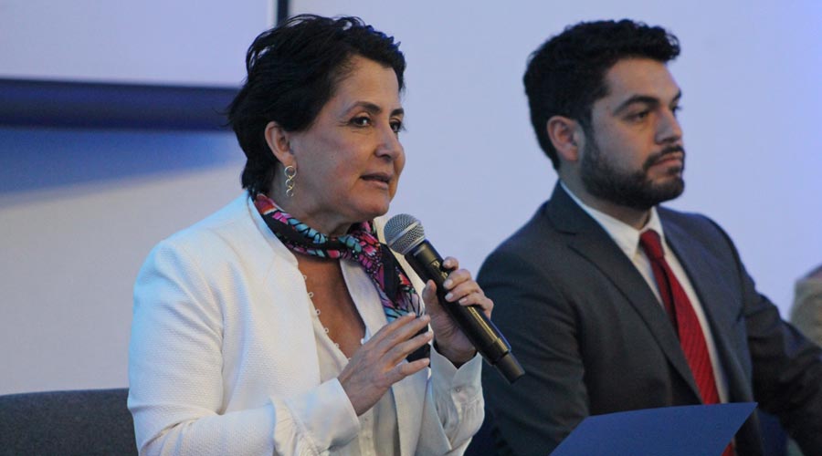 Edna Jaime, decana de la Escuela de Ciencias Sociales y Gobierno durante la conmemoraci&oacute;n de los 20 a&ntilde;os de RI en el Tec Quer&eacute;taro.