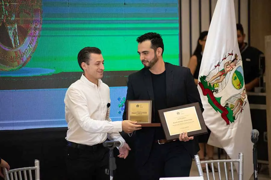 Ricardo Cevada, ganador de la Medalla el Mérito Emprendedor y Empresarial por Skills-tech.