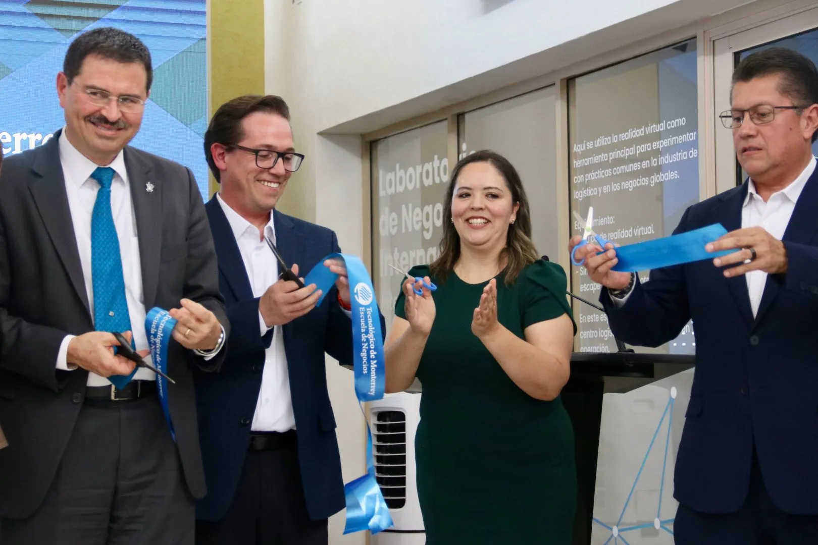 Ricardo Romero, decano de la Escuela de Negocios región noroeste, con Alberto Arbizu, director de la Escuela de Negocios del campus Chihuahua, y Armando Bahena, director del campus Chihuahua
