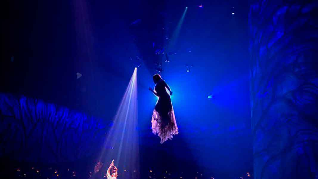 Ruth Robles, egresada del Tec Guadalajara y cantante del Cirque du Soleil en el espectáculo Joya.