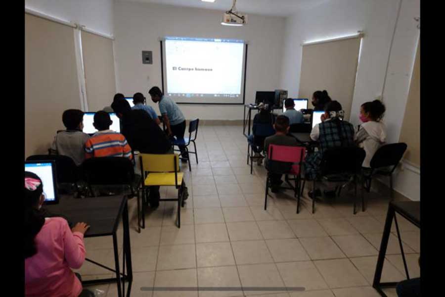 El alumno logró recaudar fondos, con el apoyo de empresas, para 6 equipos de cómputo.