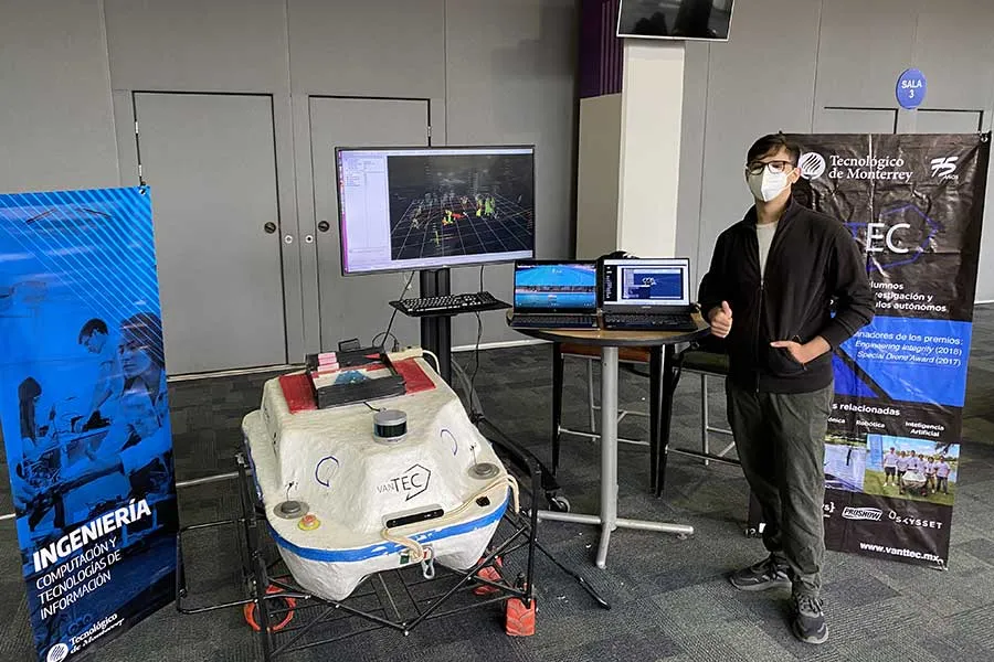 En el 2020, ya como presidente de VantTec, Sebastián participó en una competencia en línea de RoboBoat.