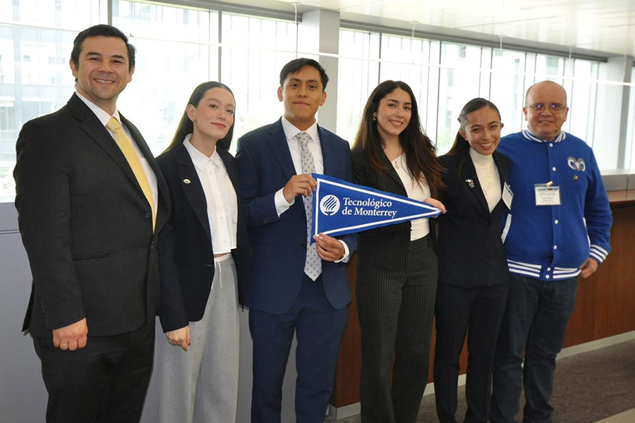 De izquierda a derecha: Carlos Osorio, Alexa Escalona, Fernando G&oacute;mez, Paulina Parra, Lizbeth Gonz&aacute;lez y Andr&eacute;s Garc&iacute;a.